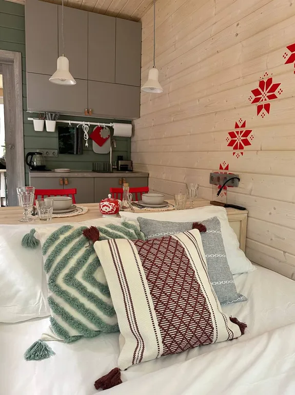 Домик в лесу в глэмпинге Сметана