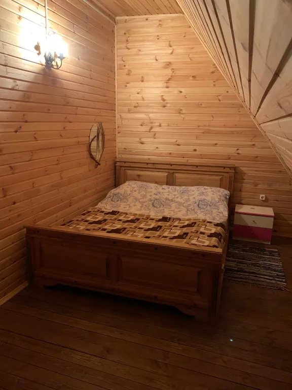 Усадьба Медвежий угол в лесу на берегу озера