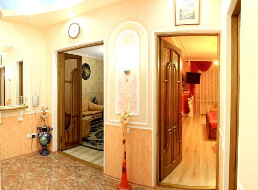 Крупногабаритная двушка с отдельным входом в центре, парковка