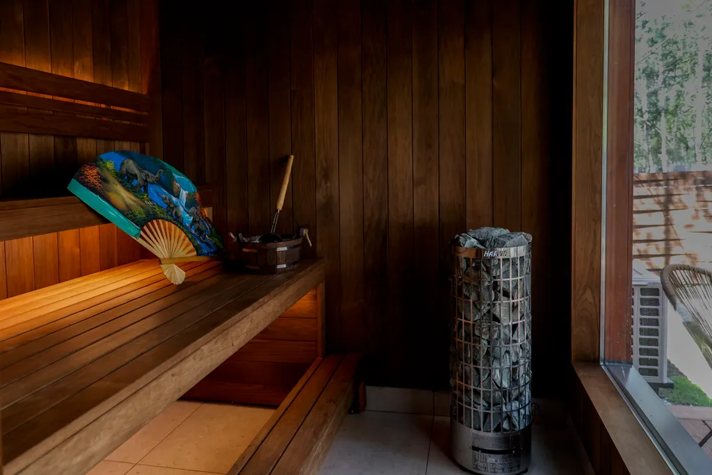 Дом в соснах, недалеко от центра  Казани