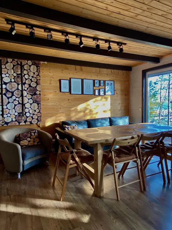 Уютный дом на берегу водохранилища