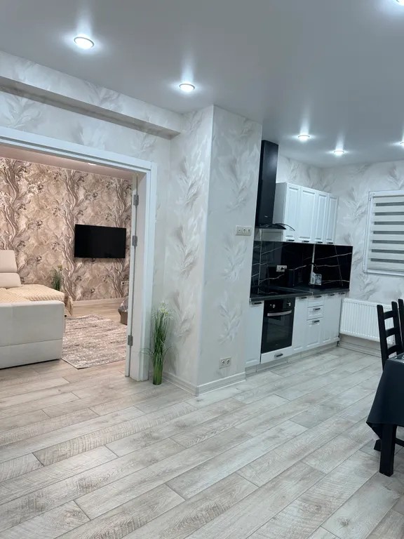 Большая светлая квартира в центре города — аренда посуточно в Новый Уренгой