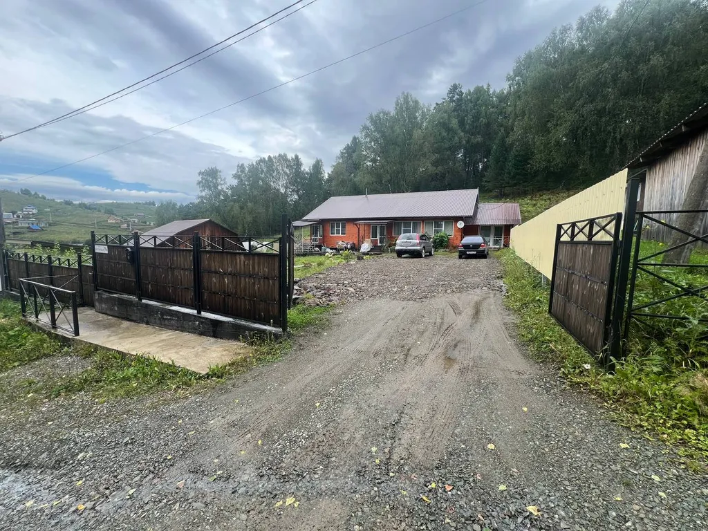 Уютный дом у леса