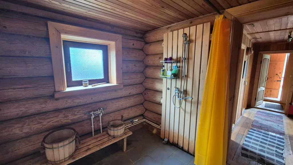 Дом на берегу волги, с видом на затопленную колокольню