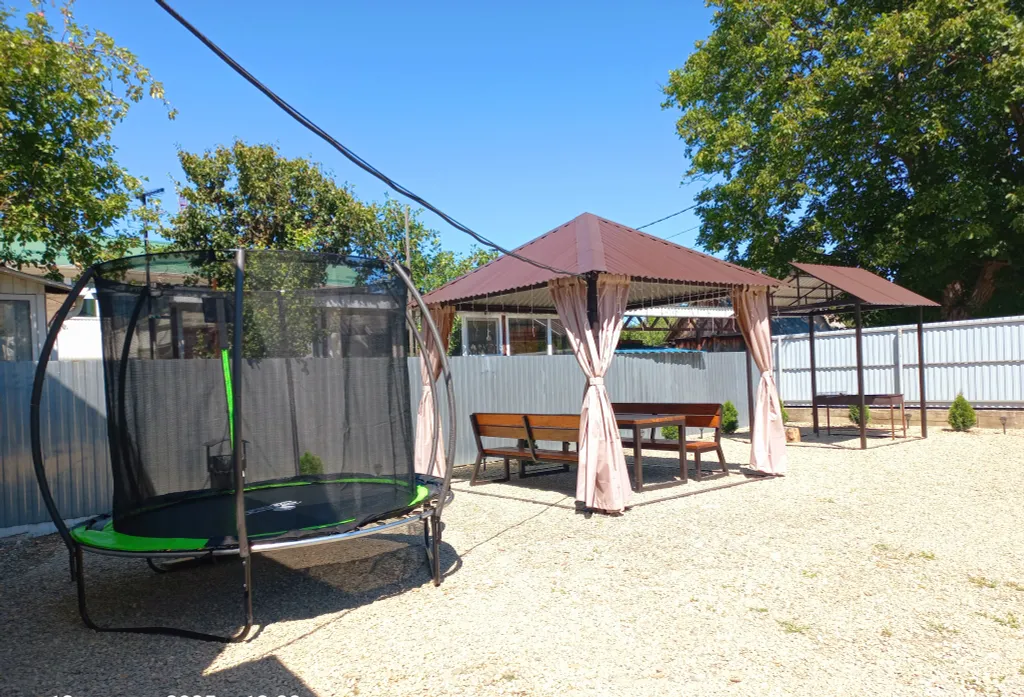 Гуамкаюг. Дом с купелью и видом на горы