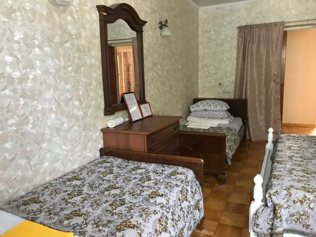 Семейный 4 х местный номер эконом в Гостевом доме