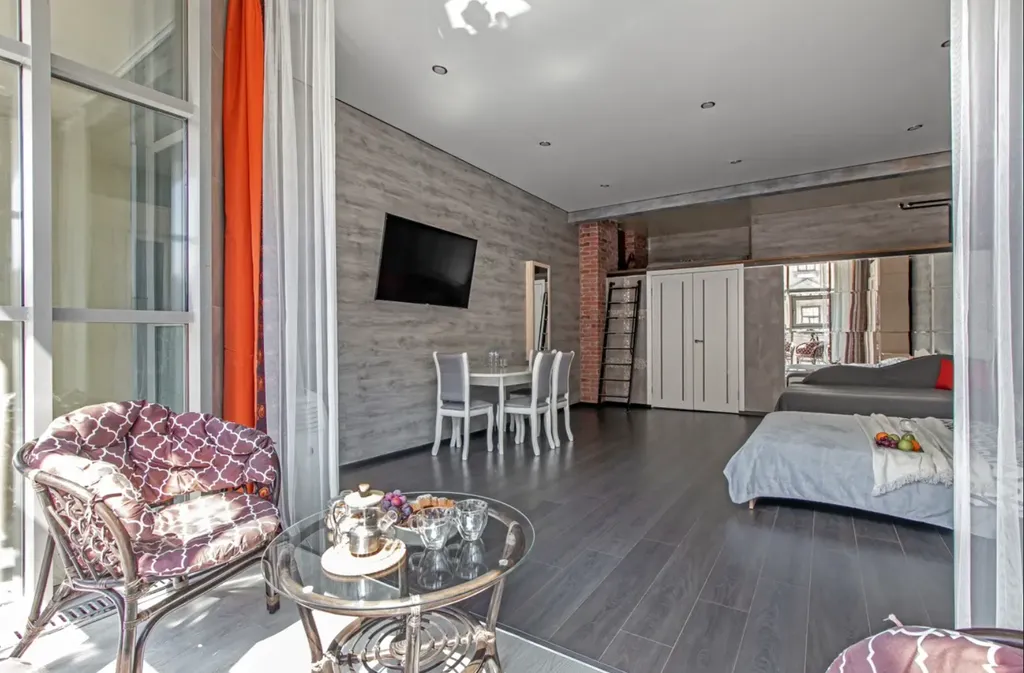 Дизайнерская двухуровневая квартира на Невском