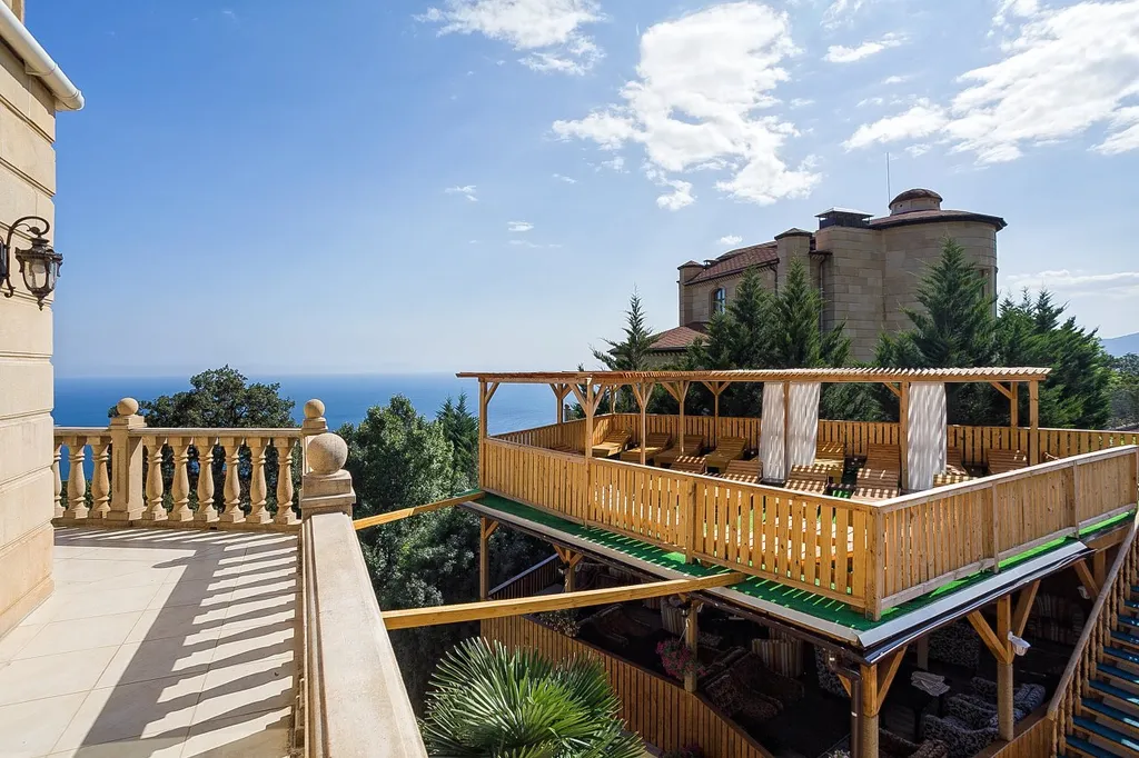 Коттедж Особняк в сосновом лесу с панорамным видом на море, горы — Восход