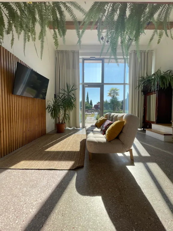 Двухуровневая лофт квартира с выходом в сад