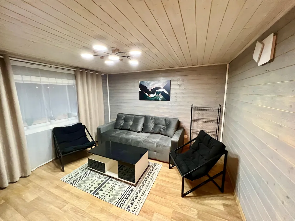 Дом и баня у реки