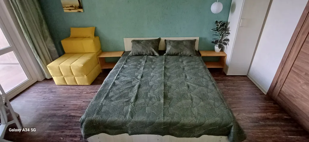 Уютная комната в доме Остановка Море с видом на море и лес