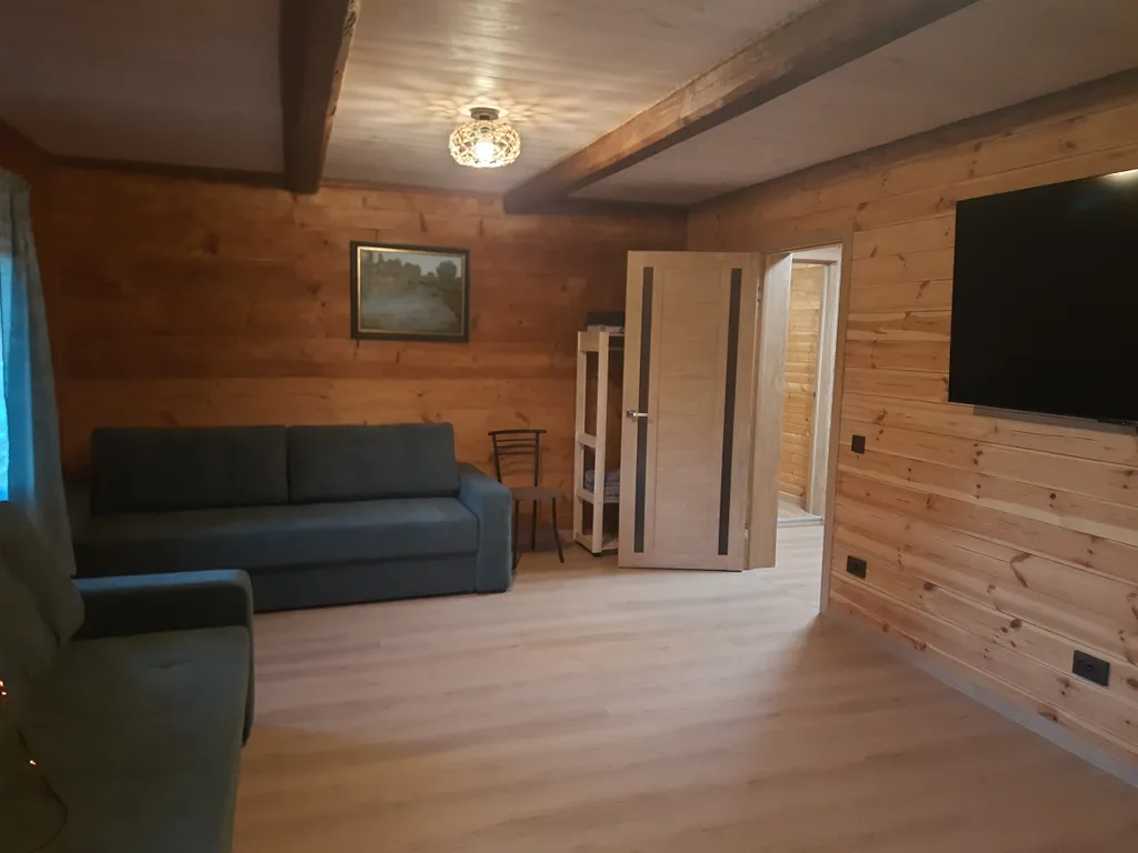 Домик в Пуще у озера