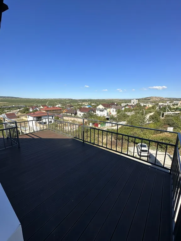 Мансардный этаж частного дома с большой террасой