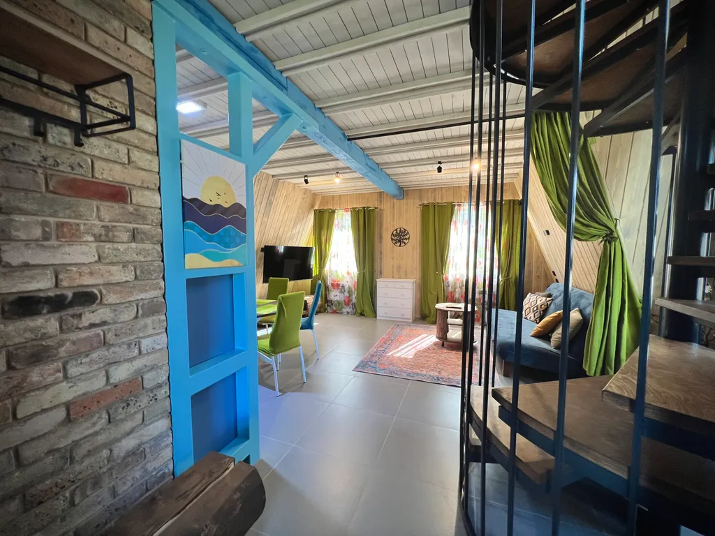 Уютный A-Frame в лесном массиве на берегу реки