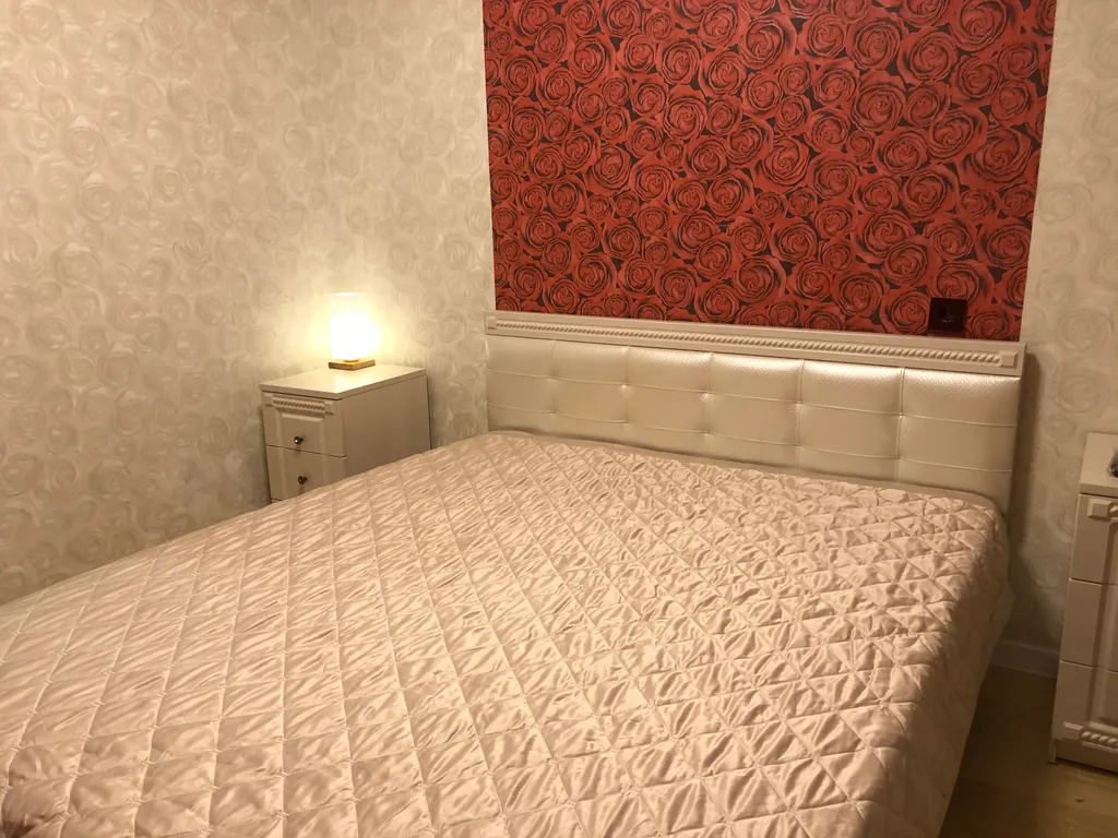 Уютная двушка в хорошем доме возле ЦУМа, рядом с Новогодней Елкой