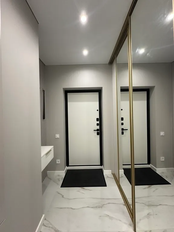 Новая евротрешка с хорошим ремонтом в новой микрорайоне