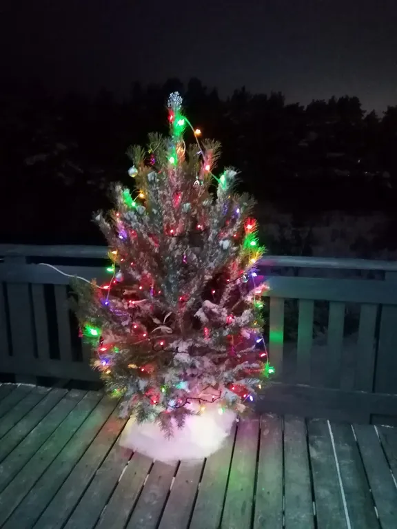 Коттедж Дом у живописного леса, на берегу ручья. — Ушакова