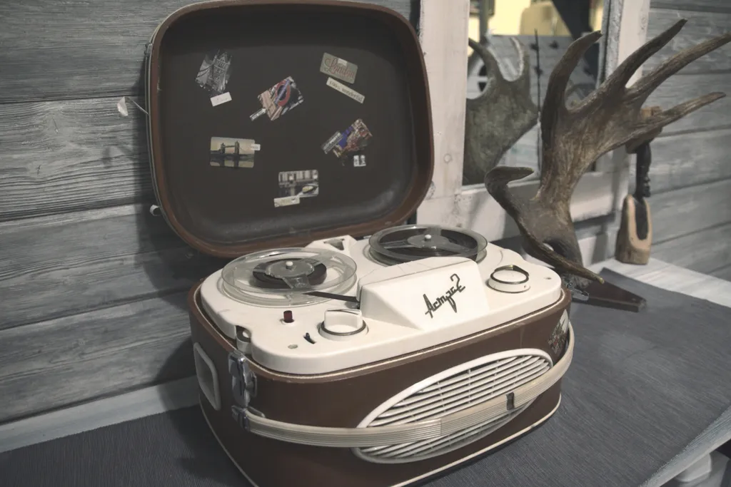 Уютный дом на берегу реки Кола