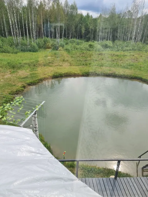 Дом с прудом