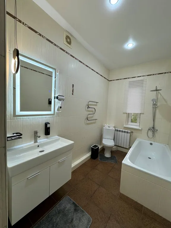 Люкс с балконом и видом на горы и лес