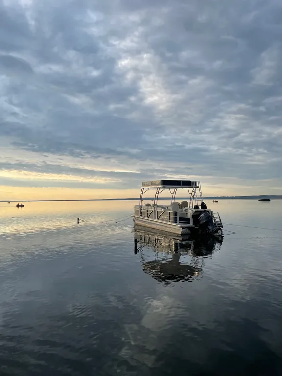 Домик мечты в самом живописном месте города, у реки и озера