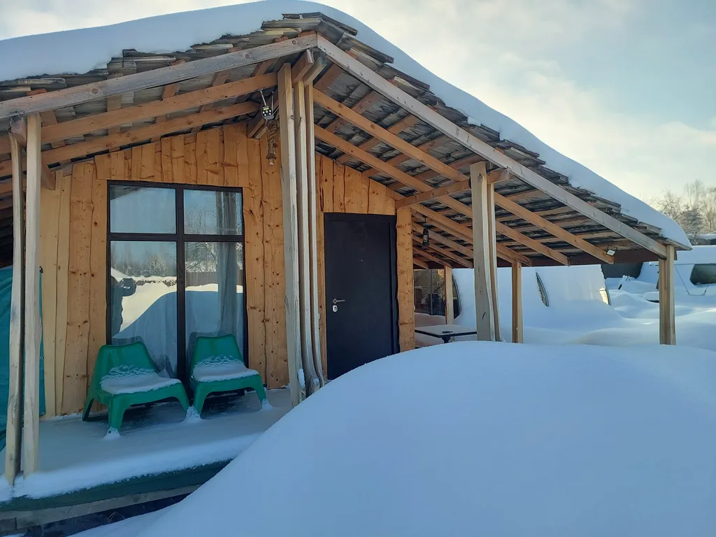 Коттедж с гостиной и столовой