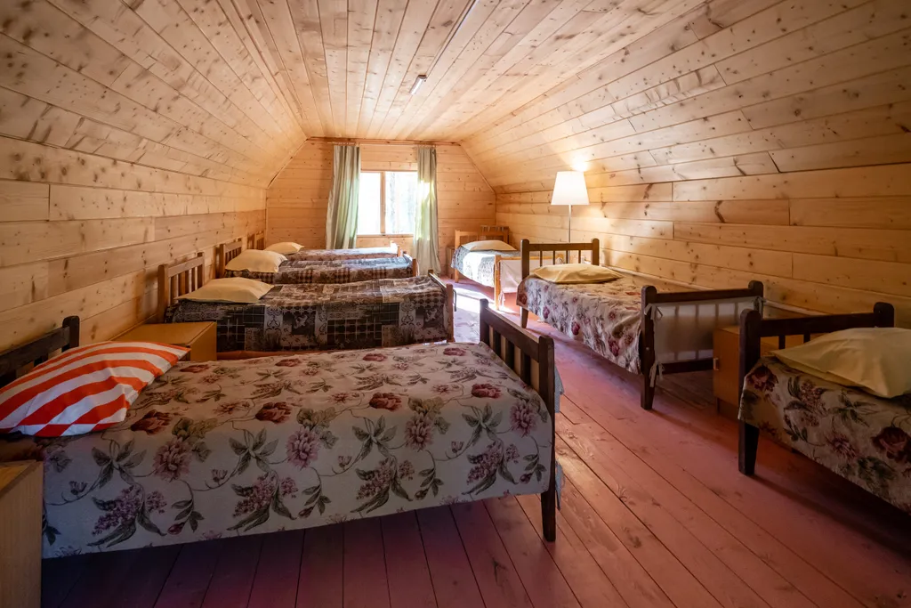 Дом 1 в лесу у реки