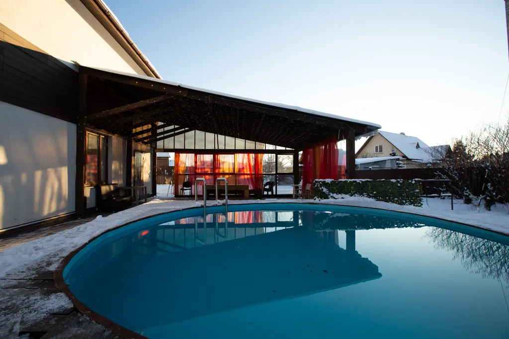 Коттедж с теплым бассейном — аренда посуточно в Парголово