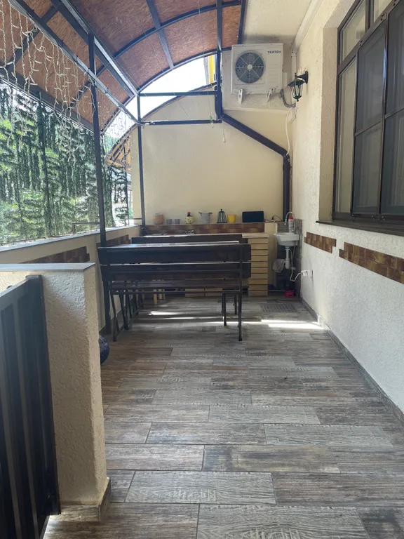 Коттедж 3 этажа, 4 комнаты.. В центре п. Небуг.