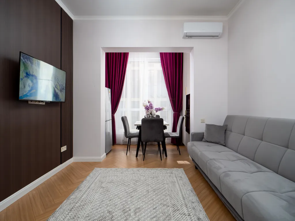 Уютная двухкомнатная квартира в районе Меги с видом на город