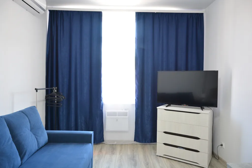 1к между морем и Кипарисовым озером