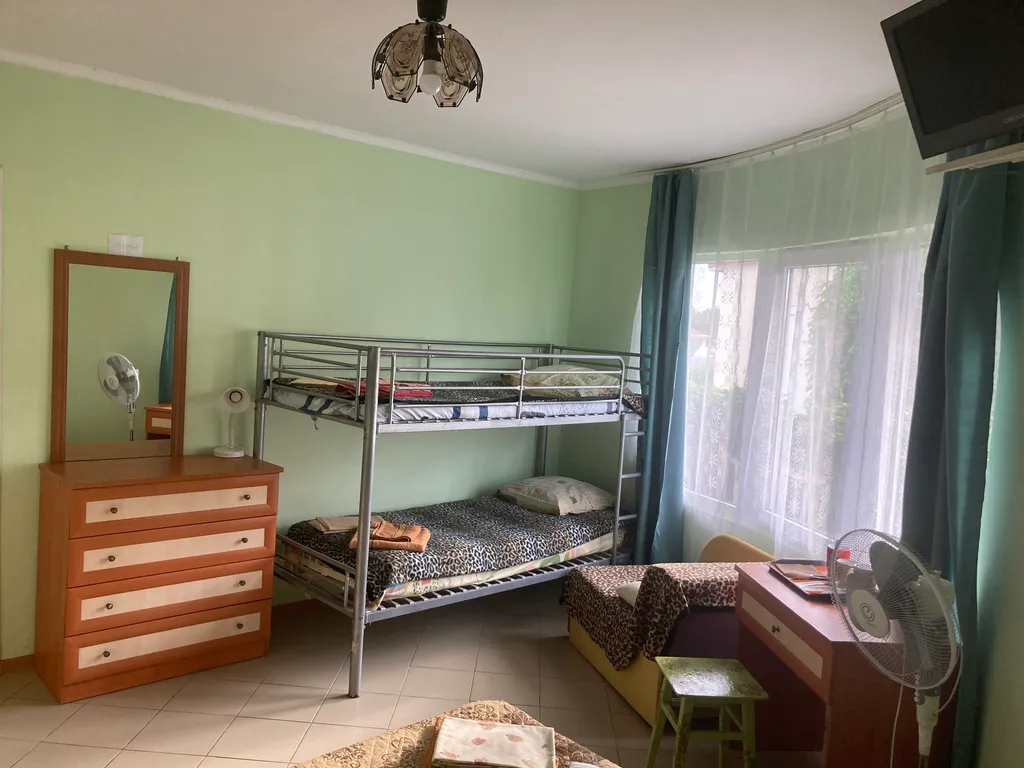 Четырехместный номер с балконом, кондиционером, 2 этаж.