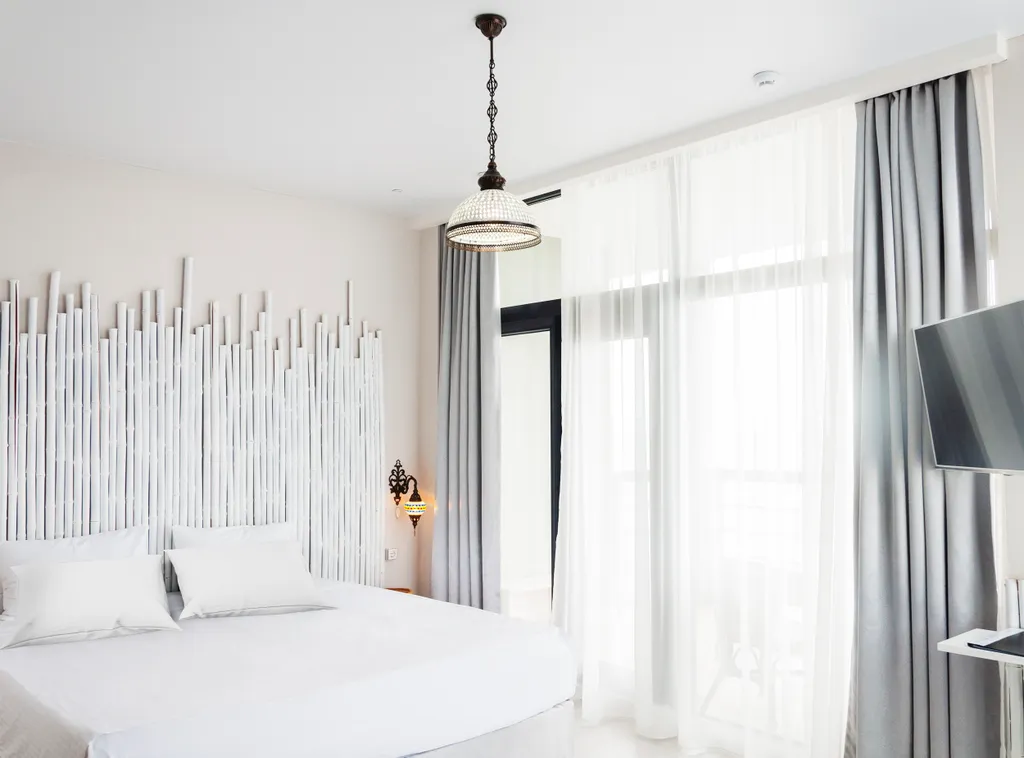 Небольшой люкс с дизайнерским интерьером и прямым видом на море