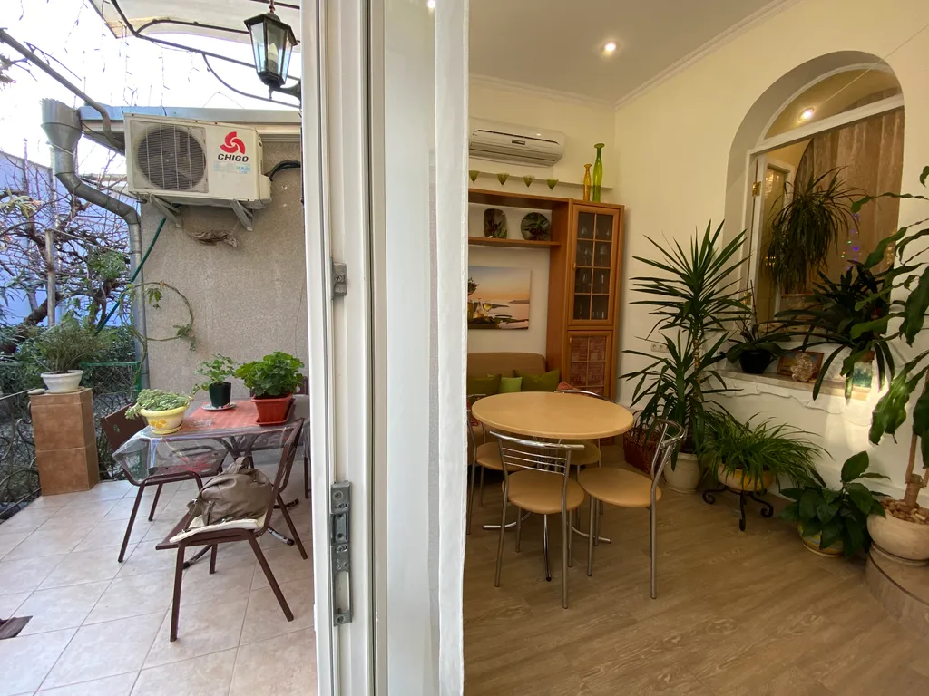 Двухкомнатная квартира возле набережной Ялты