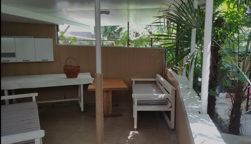 Дом с уютным двором в Приморском парке