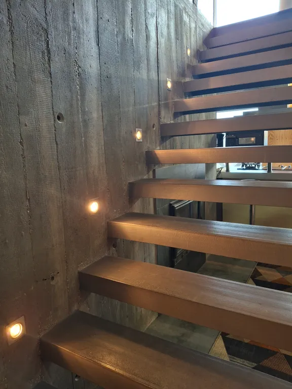 Эксклюзивная квартира в стиле лофт в элитном районе Светлогорска