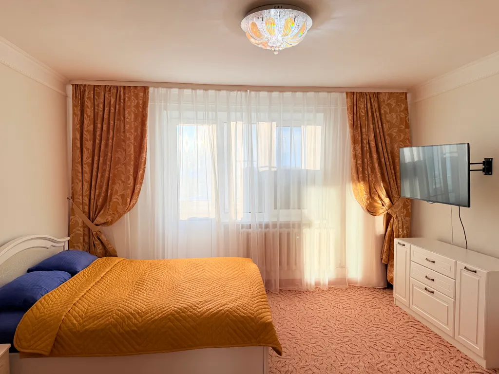 Центр города, трансагентство, кафе Шоколадница, ресторан Диван Сарай.