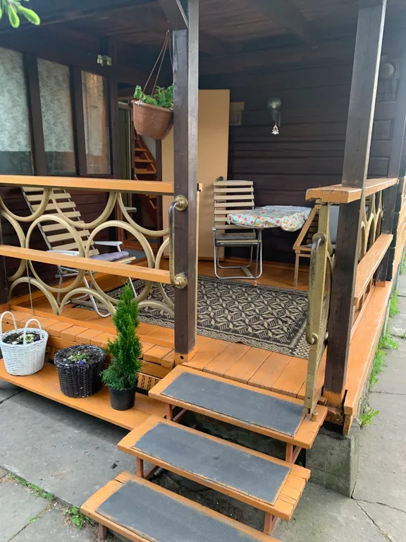 Живописный дом на природе недалеко от города