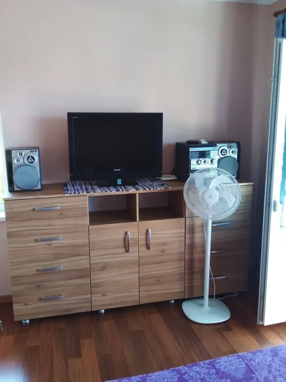 Уютный дом с балконом на море с тенистым двориком и своей парковкой