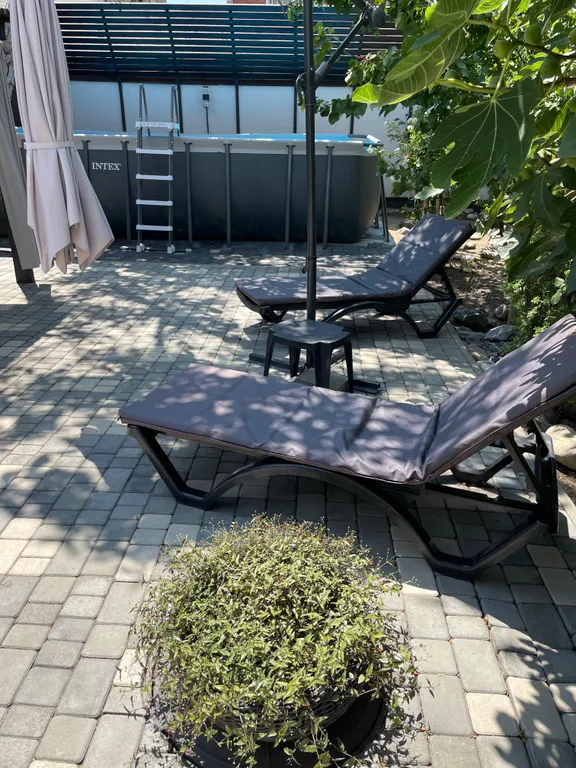 Дом в центре с бассейном и своя территория без посторонних