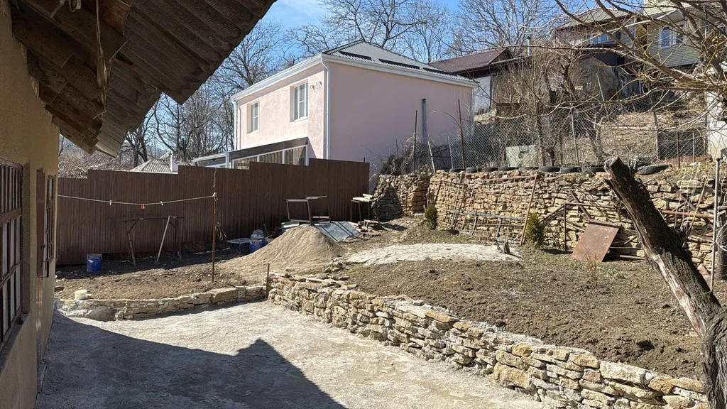 Коттедж Двухэтажный дом в общем дворе — Кисловодск