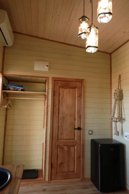 Коттедж Уютный современный дом в горах, крытая терраса с панорамой гор и озера — Соколиное