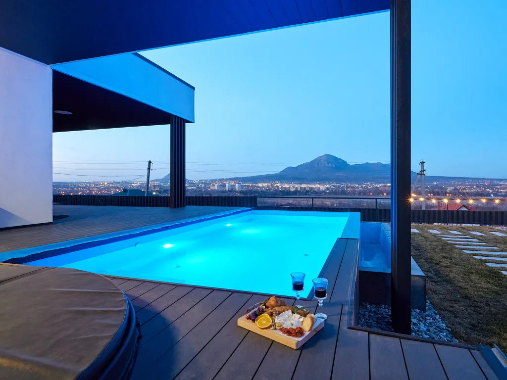 Дом с теплым бассейном, джакузи и потрясающим видом