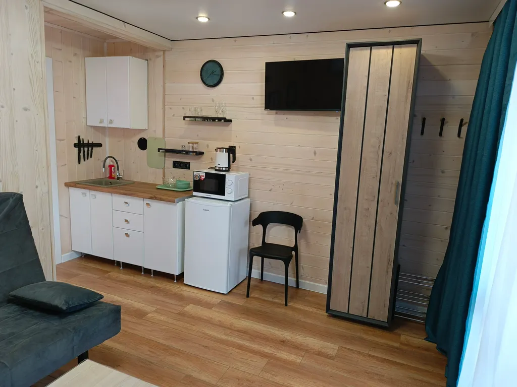 Новый гостевой дом с бассейном у моря Прилив