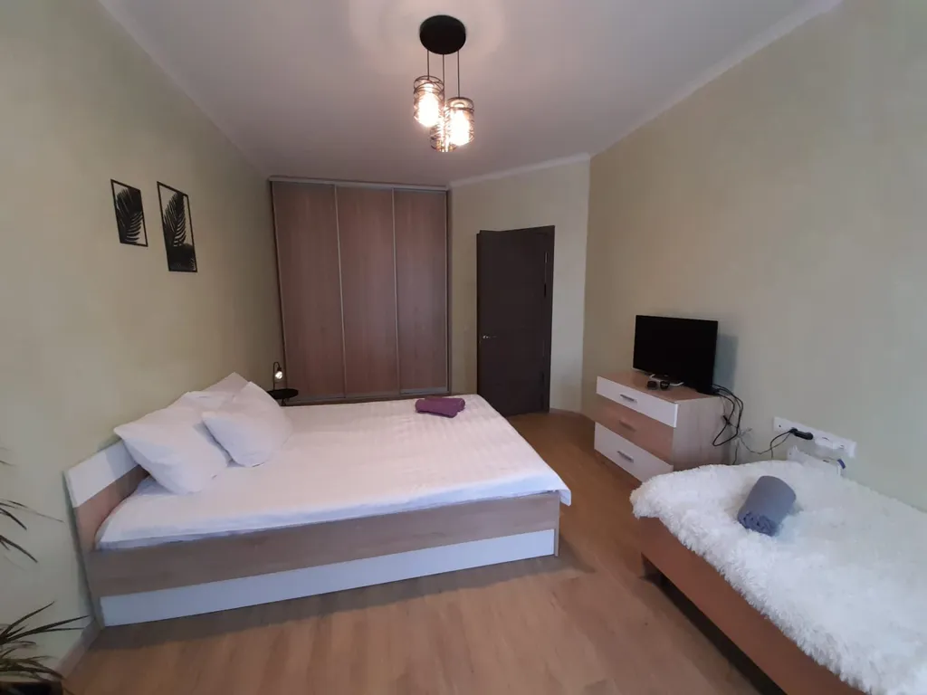 Большая однокомнатная квартира с балконом на высоком этаже