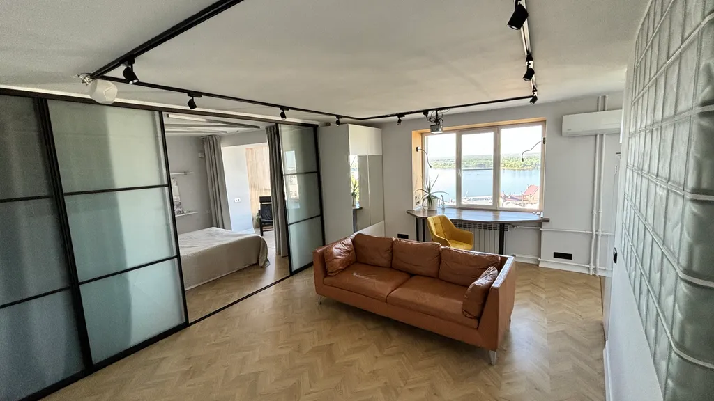 Апартаменты в Радиальном доме с видом на реку