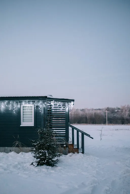 Дом с видом на закат, поле и лес