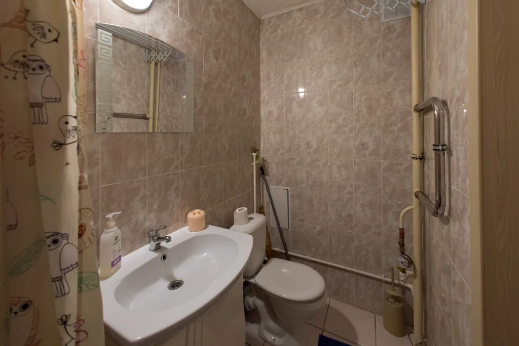 Студия у ледовой арены Трактор