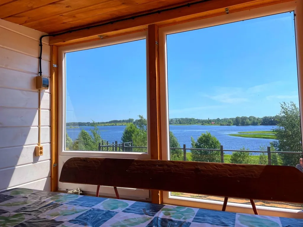 Коттедж Уютный домик на берегу озера Волго — Ланино