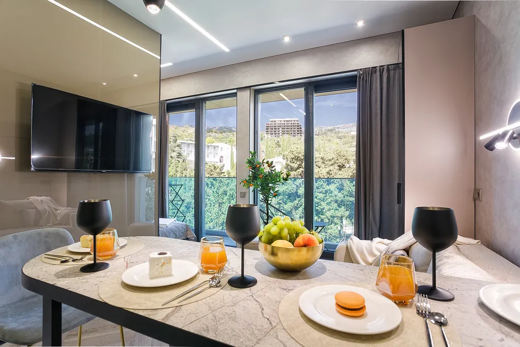 Студия с панорамой на горы